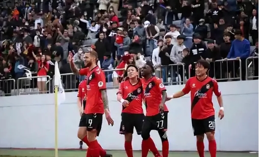 富川 FC 主场强势，庆南 FC 挑战艰巨