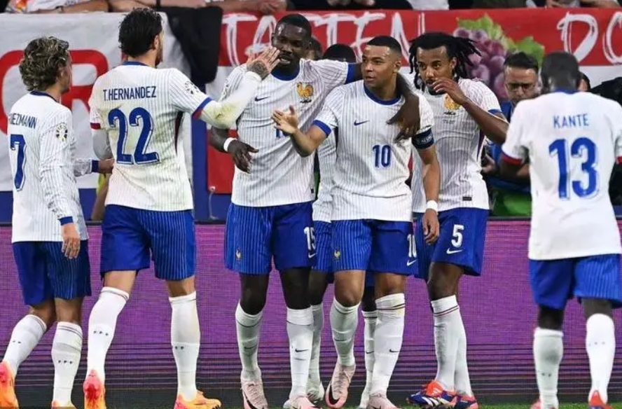 欧洲杯D组：法国1-0奥地利，姆巴佩鼻梁骨折黯然离场