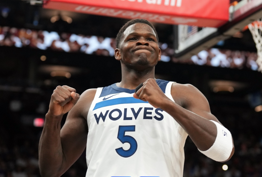 爱德华兹 44 分引领森林狼大胜，太阳陷入困境