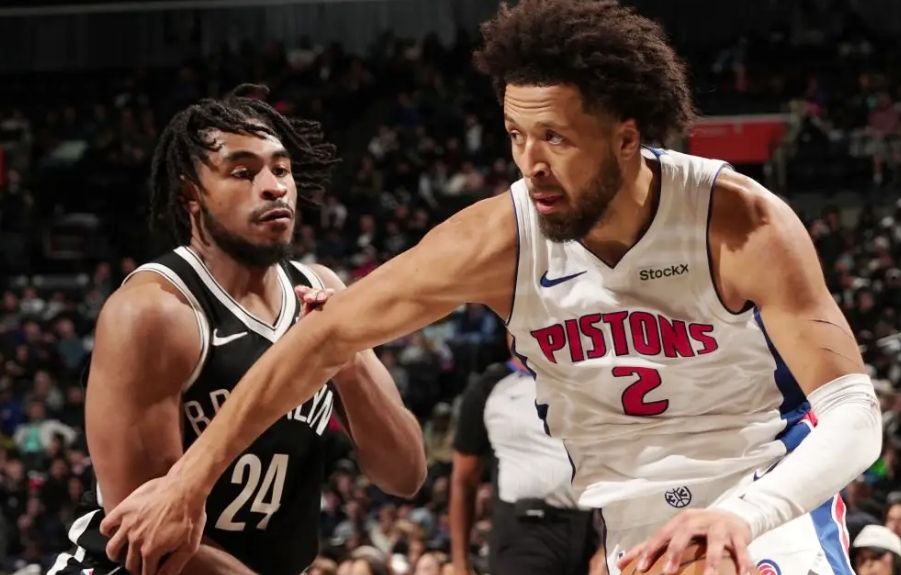 库里闪耀赛场，里程碑之夜再添辉煌