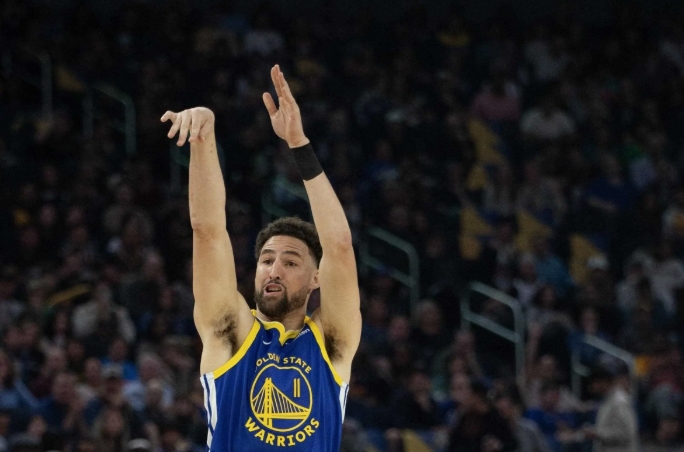 库里：三分领域的传奇与革新者