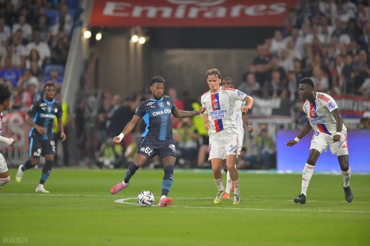 马赛欧冠征途：在逆境与争议中追寻荣光