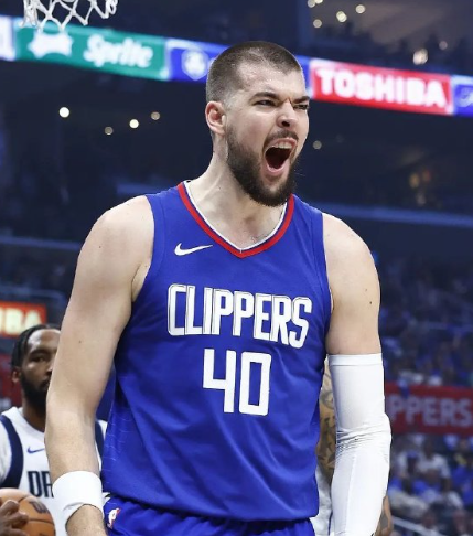 雪上加霜！祖巴茨伤缺三周，快船内线支柱坍塌陷绝境