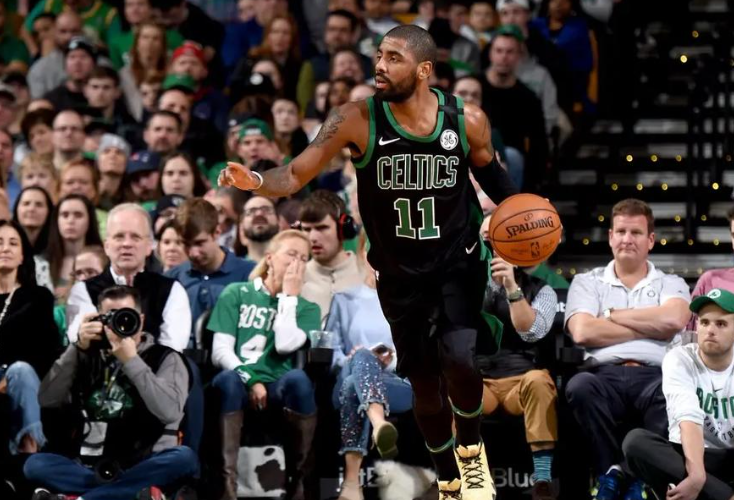 01月16日，<a href='https://www.433tiyu.com/news/tag/1026042/p/1.html' style='color: blue;'>NBA常规赛</a>上演一场强弱对话，雷霆客场以111-91轻取火箭，豪取五连胜的同时，也让核心谢伊-吉尔杰斯-亚历山大的传奇之路再添浓墨重彩的一笔。当第四节亚历山大走上罚球线稳稳命中，拿到本场第20分的瞬间，全场沸腾&mdash;&mdash;他的连续得分20+场次定格在112场，继续刷新现役纪录，距离张伯伦保持的126场历史第一仅差14场。