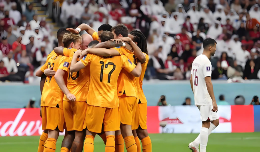 世界杯:荷兰 2-2 日本上演世界杯跌宕攻防大戏
